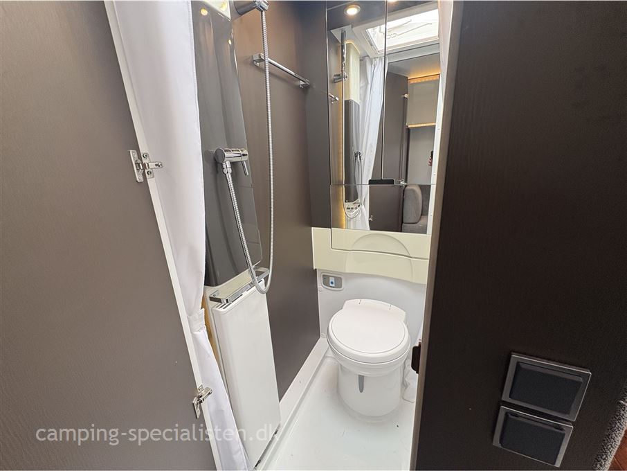 Adria Alpina 663 UK Køjer og Dobbeltseng
